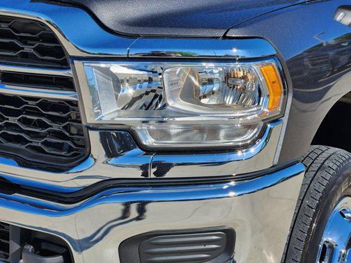 2024 RAM 3500 Tradesman Crew Cab 4x4 8' Box