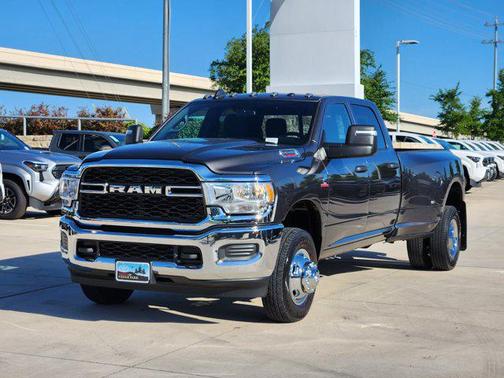 2024 RAM 3500 Tradesman Crew Cab 4x4 8' Box