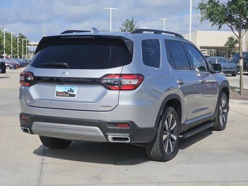 2023 Honda Pilot Touring 8-Passenger