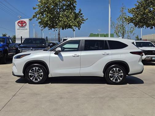 2025 Toyota Highlander XLE