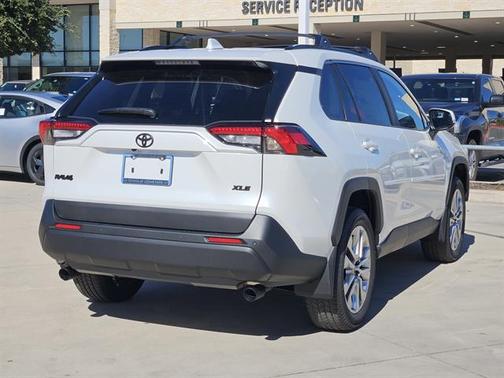 2025 Toyota RAV4 XLE Premium