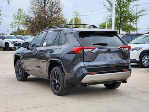 2025 Toyota RAV4 Hybrid SE