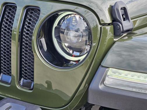 2023 Jeep Wrangler 4-Door Sahara Altitude 4x4