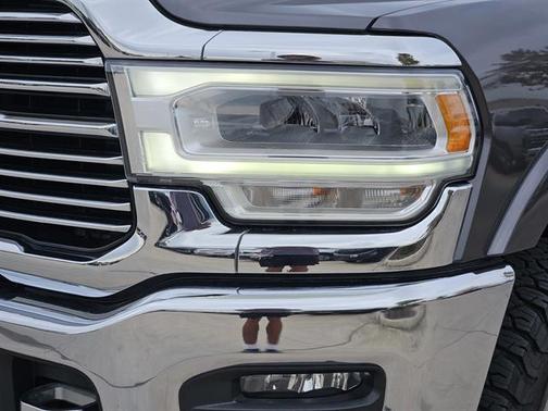 2020 RAM 3500 Laramie Crew Cab 4x4 6'4' Box