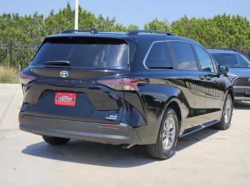 2024 Toyota Sienna XLE 8 Passenger