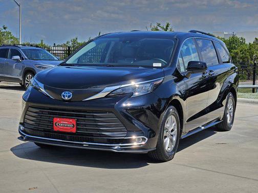 2024 Toyota Sienna XLE 8 Passenger