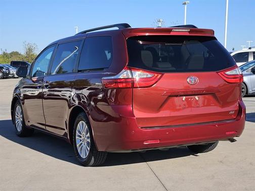 2016 Toyota Sienna XLE