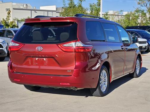 2016 Toyota Sienna XLE