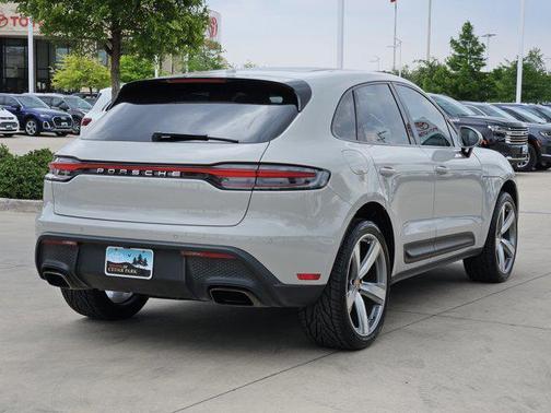 2022 Porsche Macan Base