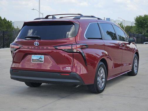 2021 Toyota Sienna XLE 8 Passenger