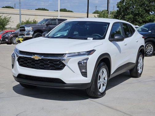 2025 Chevrolet Trax LS