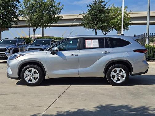 2024 Toyota Highlander LE