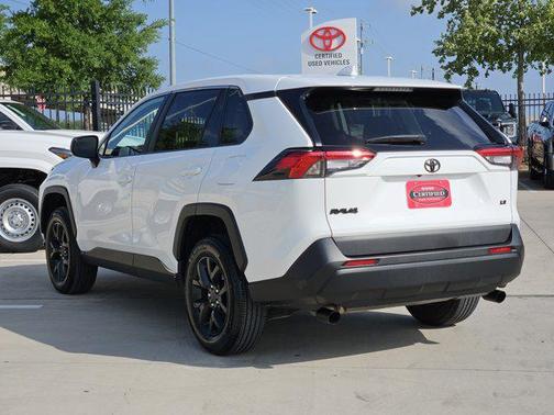 2022 Toyota RAV4 LE