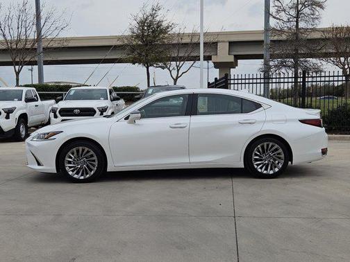 2025 Lexus ES 300h Luxury