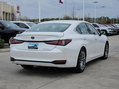 2025 Lexus ES 300h Luxury