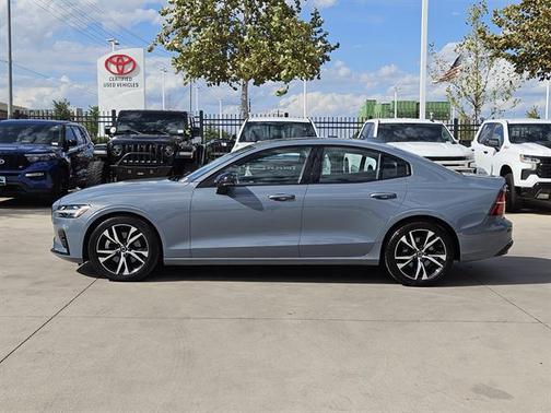 2024 Volvo S60 B5 Core Dark Theme