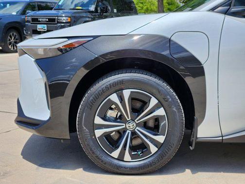 2025 Toyota bZ4X XLE