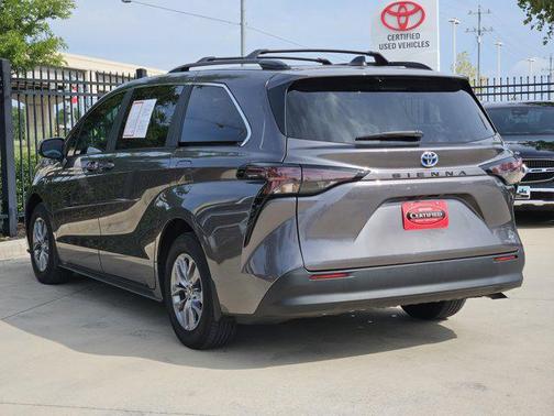 2023 Toyota Sienna LE