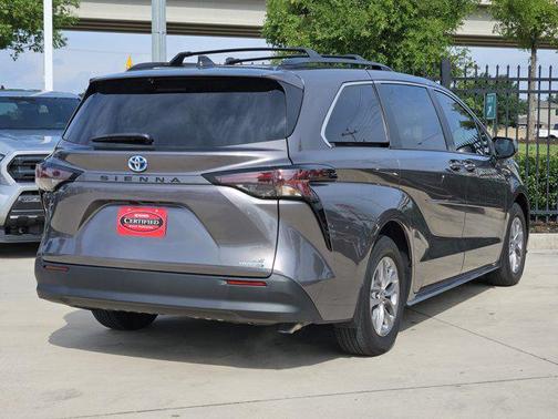 2023 Toyota Sienna LE