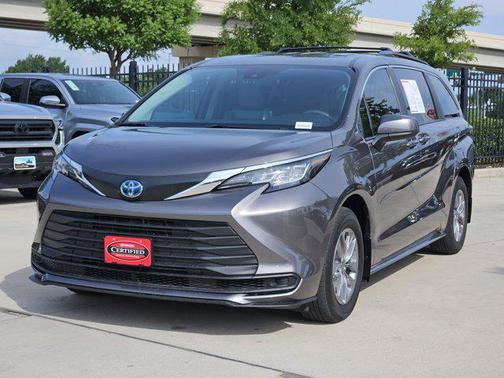 2023 Toyota Sienna LE