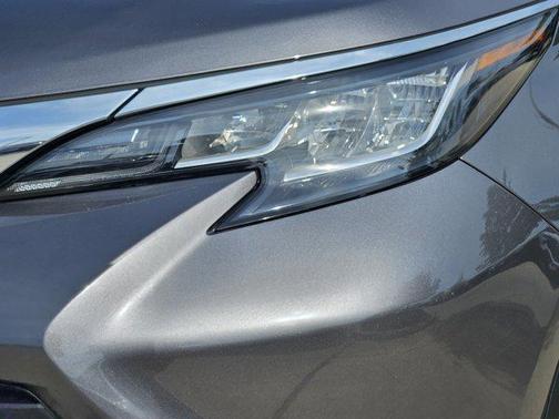 2023 Toyota Sienna LE