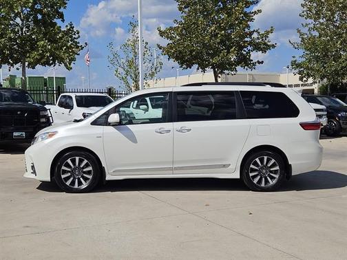 2019 Toyota Sienna XLE Premium
