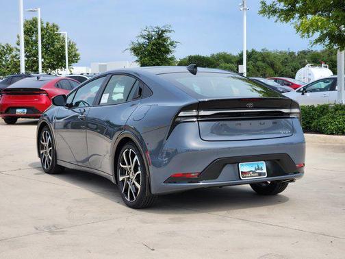 2025 Toyota Prius L