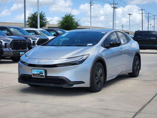 2025 Toyota Prius LE