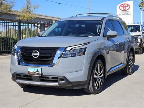 2025 Nissan Pathfinder Platinum FWD