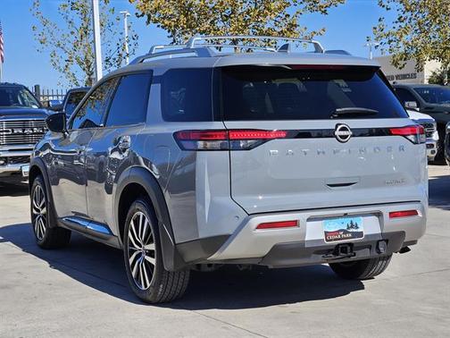 2025 Nissan Pathfinder Platinum FWD