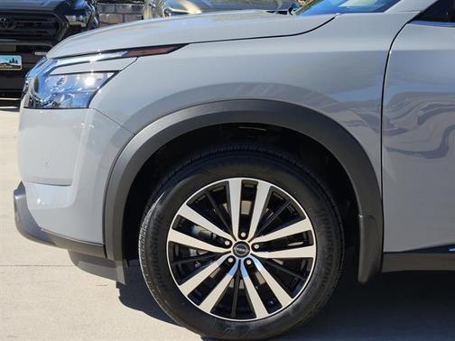 2025 Nissan Pathfinder Platinum FWD