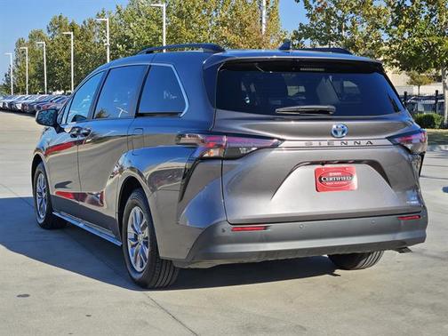 2024 Toyota Sienna XLE