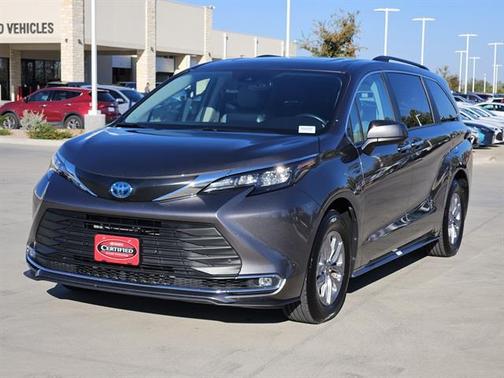 2024 Toyota Sienna XLE