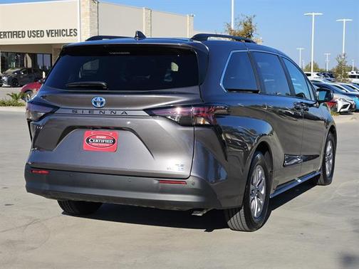 2024 Toyota Sienna XLE