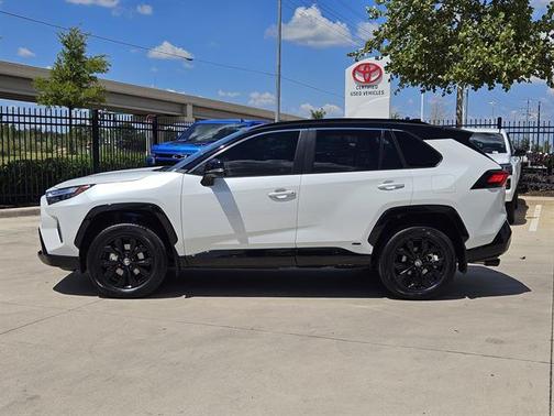 2024 Toyota RAV4 Hybrid SE