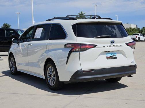2021 Toyota Sienna XLE 8 Passenger