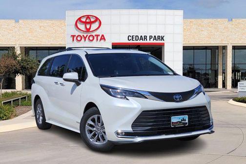 2021 Toyota Sienna XLE 8 Passenger
