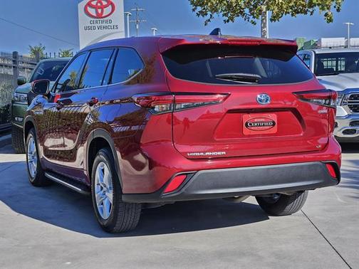 2022 Toyota Highlander Hybrid LE
