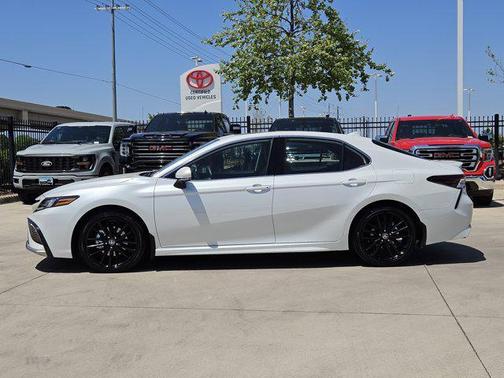 2024 Toyota Camry Hybrid SE