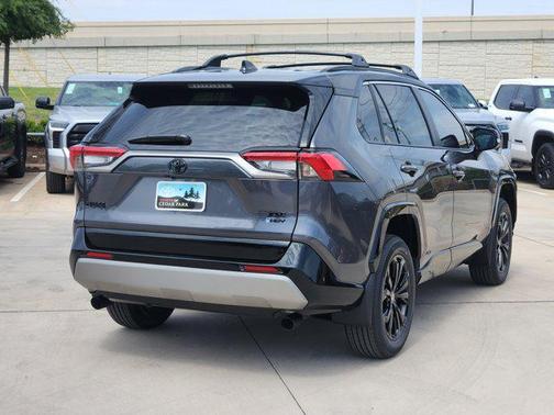 2025 Toyota RAV4 Hybrid SE