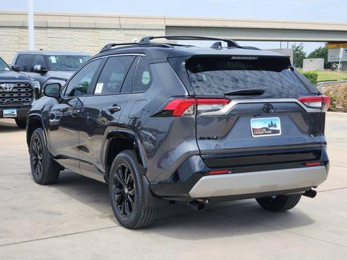 2025 Toyota RAV4 Hybrid SE