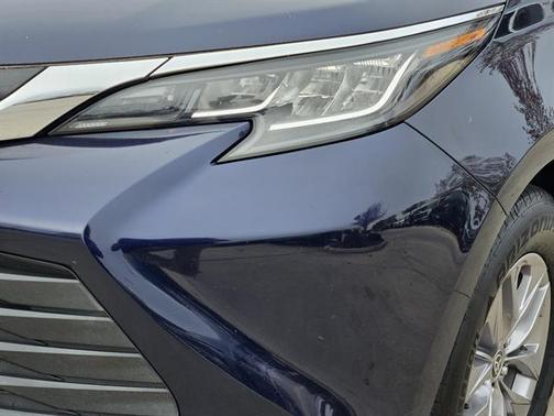 2021 Toyota Sienna LE