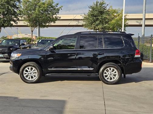 2020 Toyota Land Cruiser Base