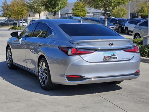 2025 Lexus ES 300h Ultra Luxury