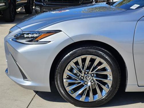 2025 Lexus ES 300h Ultra Luxury