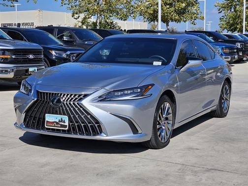 2025 Lexus ES 300h Ultra Luxury