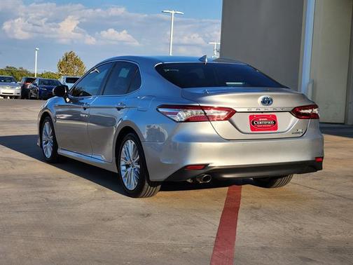 2019 Toyota Camry Hybrid XLE