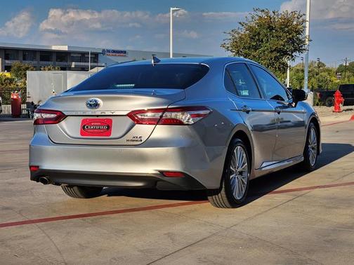 2019 Toyota Camry Hybrid XLE