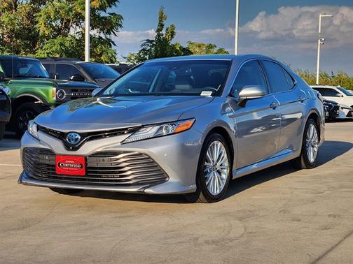 2019 Toyota Camry Hybrid XLE