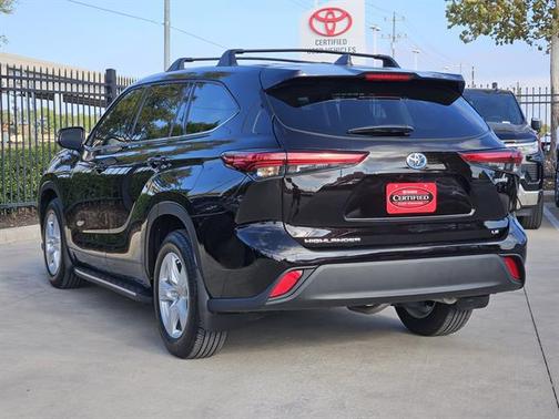 2022 Toyota Highlander Hybrid LE